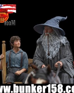 gandalf and frodo on cart weta master collection bunker158 2